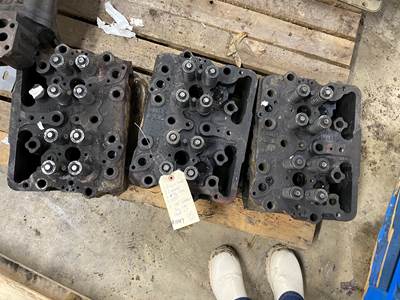#1067 1985 Cummins Big Cam Cylinder Head