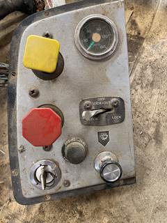 #1319 1995 Ford L9000 Dash Panel