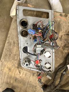 #1322 1994 Ford L9000 AEROMAX Dash Panel