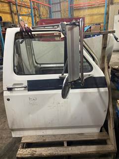 #1200 1998 Ford F-800 Door passenger