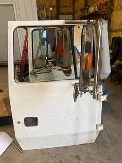 #252 1995 Ford L9000 AERO Door