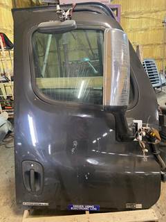 #1207 2011 Freightliner Cascadia 125 right Door