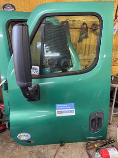 #1220 2013 Freightliner Cascadia Door driver