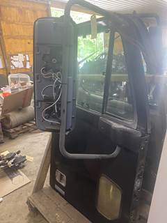 #756 2006 Freightliner Century Door (passenger/black)