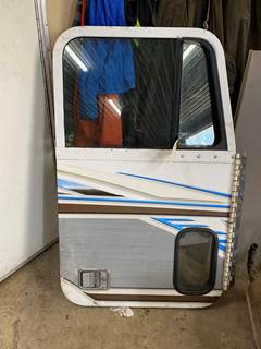 #948 2000 Freightliner Classic Door (passenger)