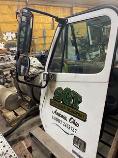 #1171 2005 Freightliner Columbia Door