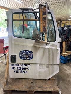 #632 1997 Freightliner FL70 Door