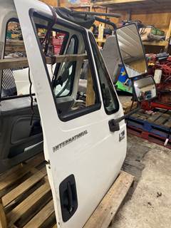 #998 2004 International 4200 Door (passenger)