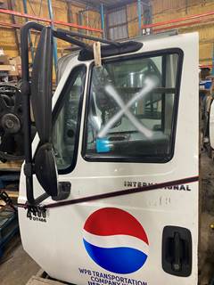 #1106 2003 International 4400 Door drivers