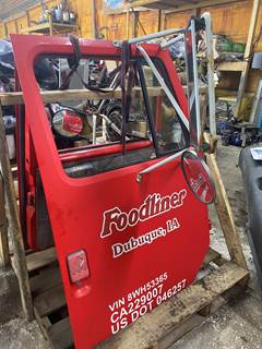 #958 2000 International 4700 Door