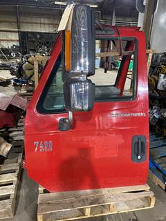 #126 2002 International 7400 Door