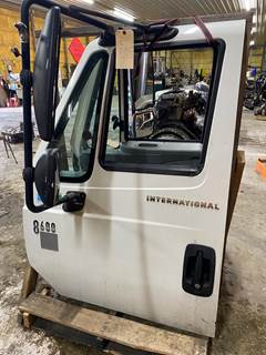 #401 2004 International 8600 Door