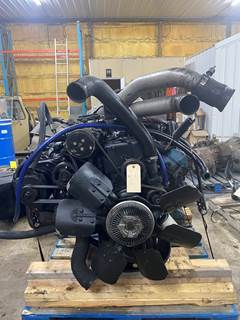 #964 1999 International 4700 T444E Engine