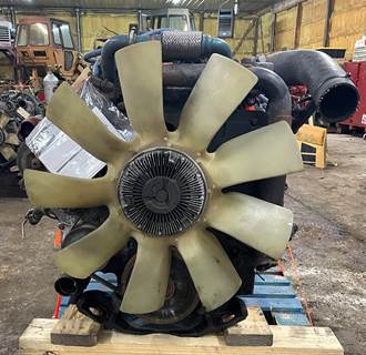 #2126 2004 International DT466 210 HP Engine