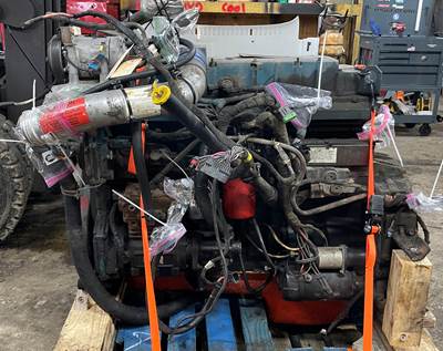 #2028 2001 International DT466E 250 HP Engine