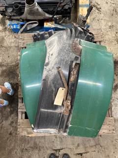 2004 Freightliner Columbia Fender Skirts