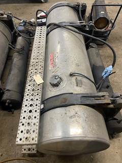 #1588 2006 Freightliner Columbia 150GAL Fuel Tank (passenger)