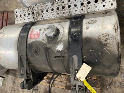 #1144 2006 Freightliner Columbia Fuel Tank