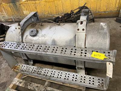 #1076 1995 Freightliner FLD 90-GALLON Fuel Tank