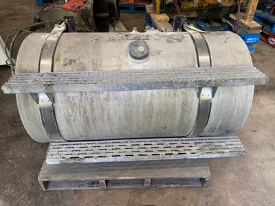 #860 2002 International 9200i 100 gallon Fuel Tank