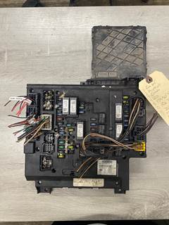#737 2014 Freightliner Cascadia Fuse Box