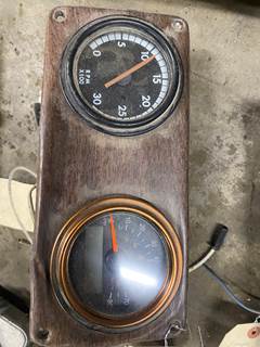 #1612 1996 Freightliner FLD Gauge