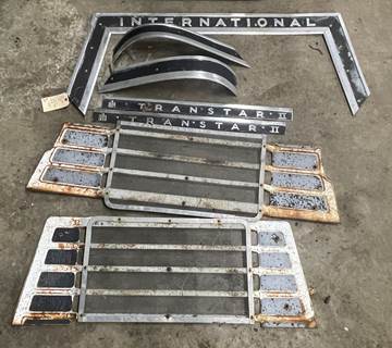 #2037 1977 International 4070B Grille Set