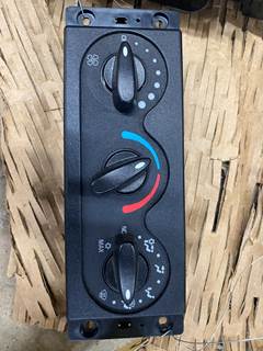 #985 2004 International 4200 HVAC ECM