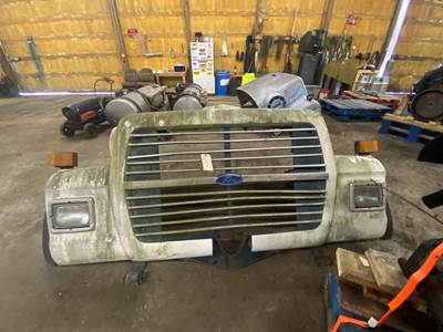 #1585 1995 Ford L8000 Hood