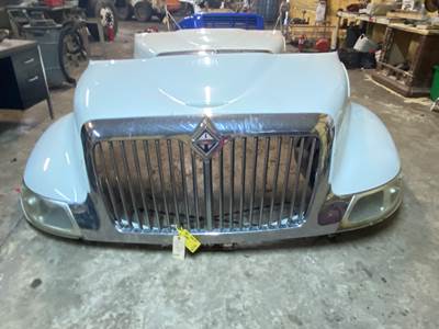 #1206 2006 International 4400 Hood