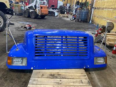 #1204 2000 International 4900 Hood
