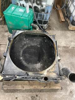 #877 2007 Peterbilt 579 Radiator