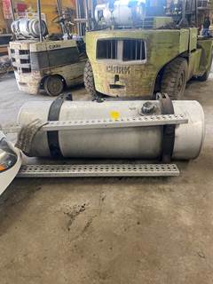 #549 2015 Freightliner 120 gal Step