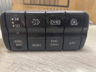 #742 2013 Daimler switch for Freightliner Cascadia evolution