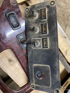 #1047 1992 Kenworth T600 Switch plate