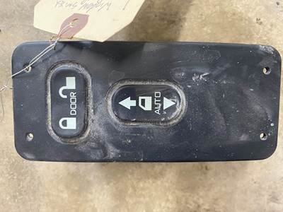 #824 2012 International ProStar window switch panel