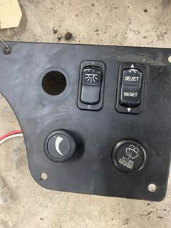 #881 2007 Peterbilt 579 Window Switch