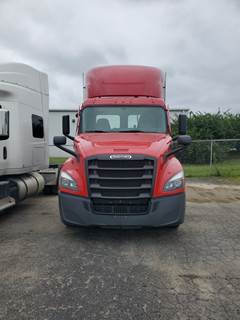 2021 Freightliner Cascadia 126 Day Cab Truck