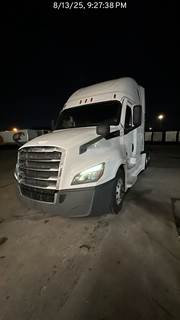 2020 Freightliner Cascadia 126 Sleeper Semi Truck