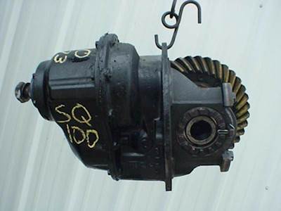 Rockwell SQ100 Front Differential for a Peterbilt 379