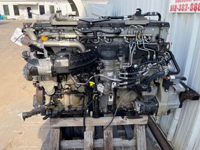 Detroit DD15 Engine for a Freightliner Cascadia
