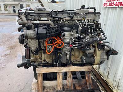 Detroit DD15 Engine for a Freightliner Cascadia