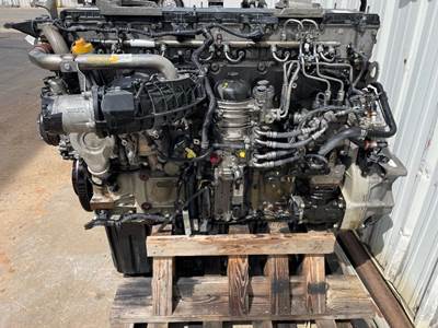 Detroit DD15 Engine for a Freightliner Cascadia