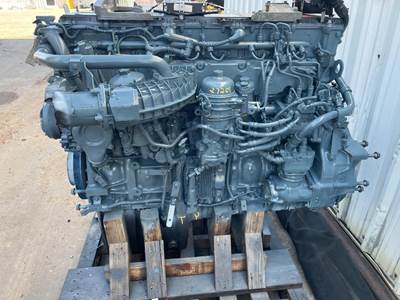 Detroit DD15 Engine for a Freightliner Cascadia