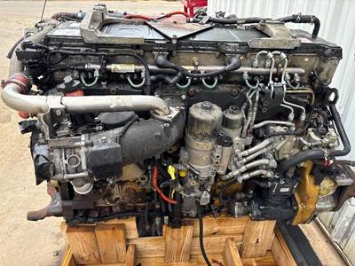 Detroit DD15 Engine for a Freightliner Cascadia
