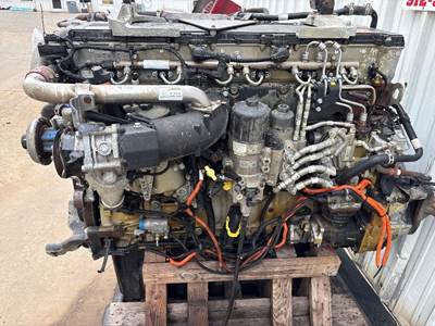Detroit DD15 Engine for a Freightliner Cascadia