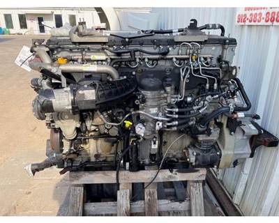 Detroit DD15 Engine for a Freightliner Cascadia