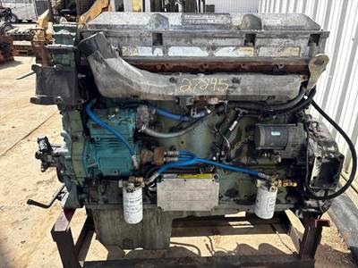 Detroit Series 60 12.7L Engine for a Volvo VNL