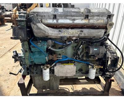 Detroit Series 60 12.7L Engine for a Volvo VNL