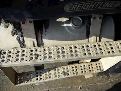 Freightliner FLD132 Fuel Tank for a Freightliner FLD132064T CLASSIC